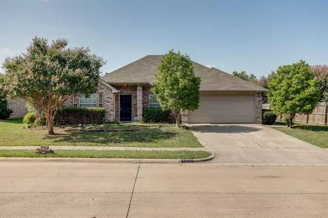 107 QUAIL BRIAR Lane, Arlington, TX 76002