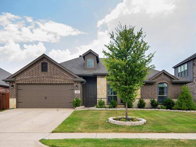 353 Sugar Creek Lane, Saginaw, TX 76131