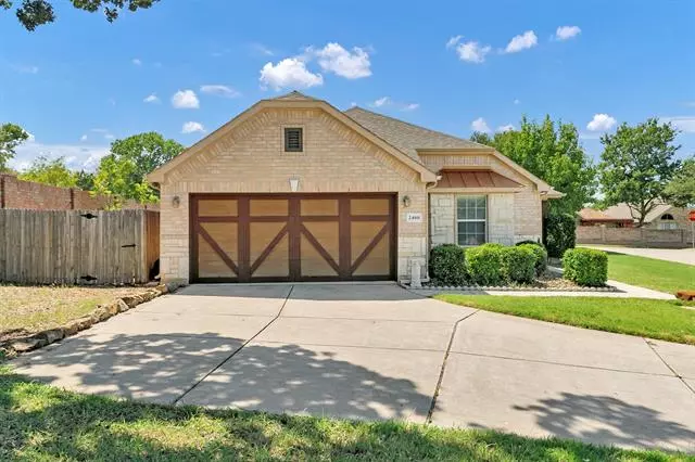 2400 Creek Villas Drive, Bedford, TX 76022