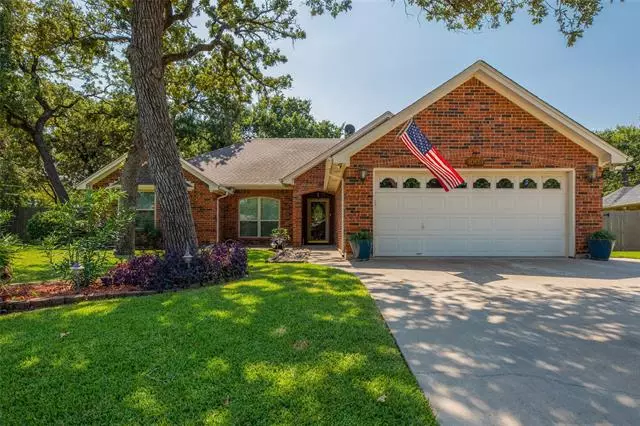 1004 Shady Hill Lane, Burleson, TX 76028