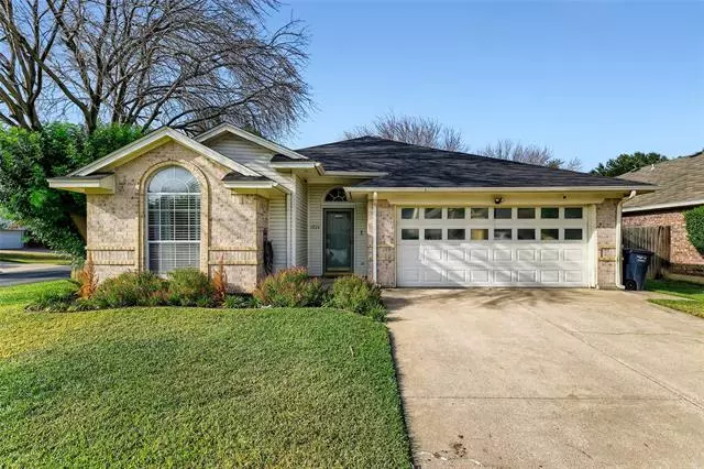 1824 Yorkshire Street, Fort Worth, TX 76134