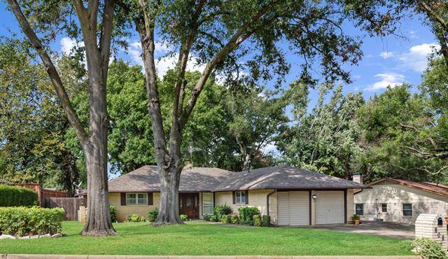 808 Vail Drive, Arlington, TX 76012