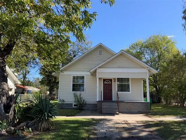 606 N Clements Street, Gainesville, TX 76240