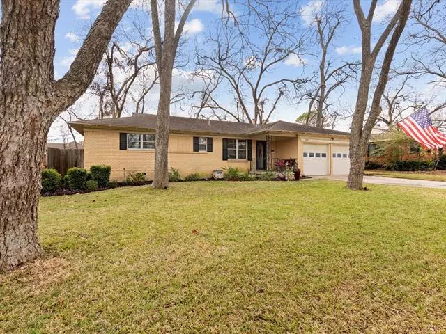 1602 W Lovers Lane, Arlington, TX 76013