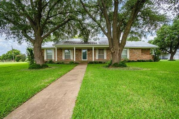 108 Private Road 137, Hillsboro, TX 76645