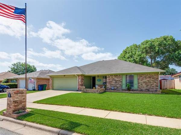 6420 Loma Vista Drive, Watauga, TX 76148