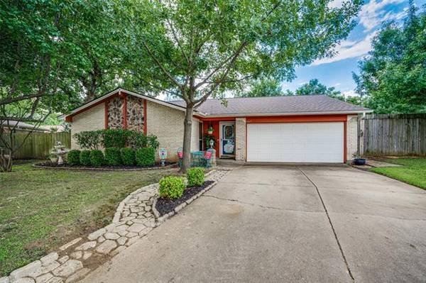 3417 Meadow Wood Court, Bedford, TX 76021