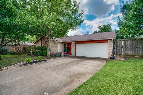 Bedford, TX 76021,3417 Meadow Wood Court