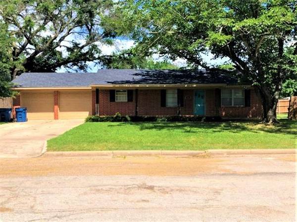 212 N Avenue C, Wortham, TX 76693