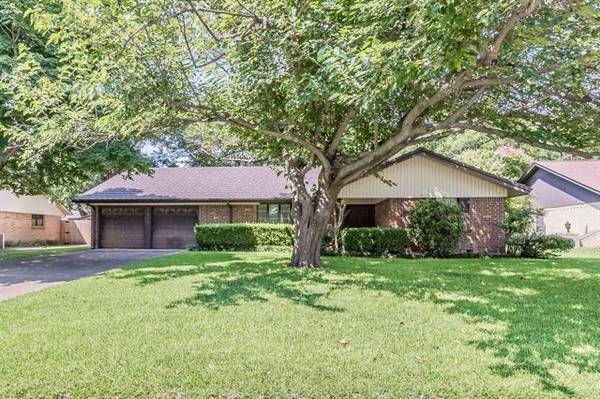 8924 Sirocka Drive, Benbrook, TX 76116