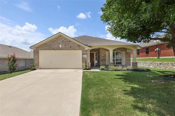 10400 Hogan Drive, Benbrook, TX 76126