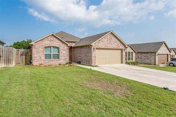 814 N Ridge Drive, White Settlement, TX 76108