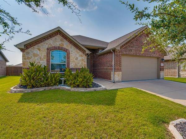 843 Silverthorne Drive, Burleson, TX 76028