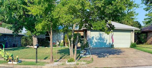 6608 Hughes Drive, Watauga, TX 76148