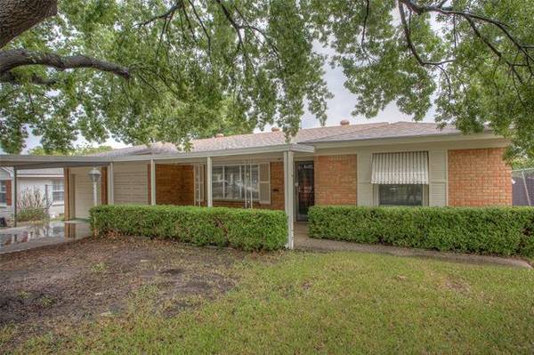 859 Perry Drive, White Settlement, TX 76108