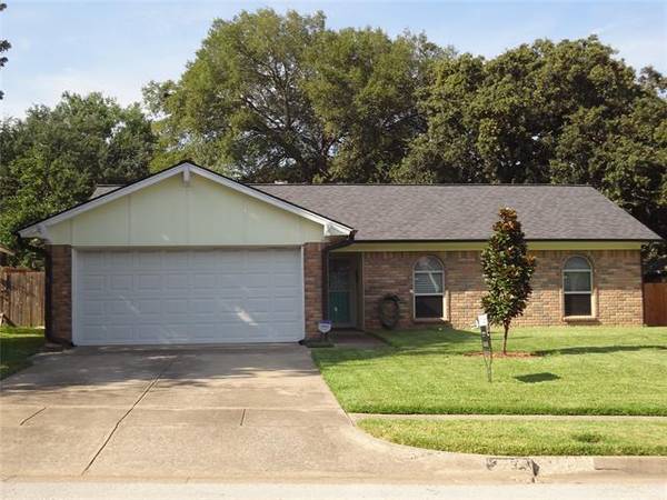 317 Rosemary Lane, Euless, TX 76039