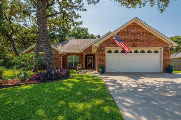 1004 Shady Hill Lane,  Burleson,  TX 76028