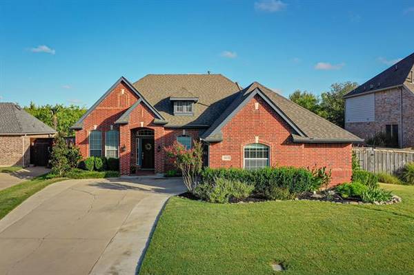 2412 Lakewood Drive, Grand Prairie, TX 75054