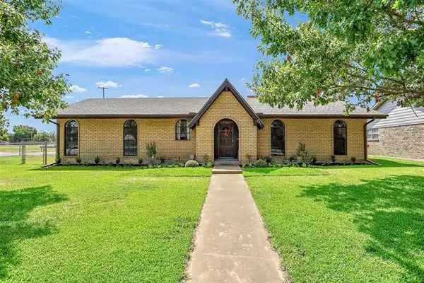 201 Texoma Drive, Whitesboro, TX 76273