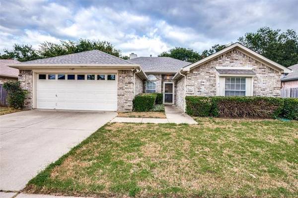 7125 Greenspoint Drive, Arlington, TX 76001