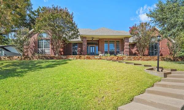 16 Crosslands Road, Benbrook, TX 76132