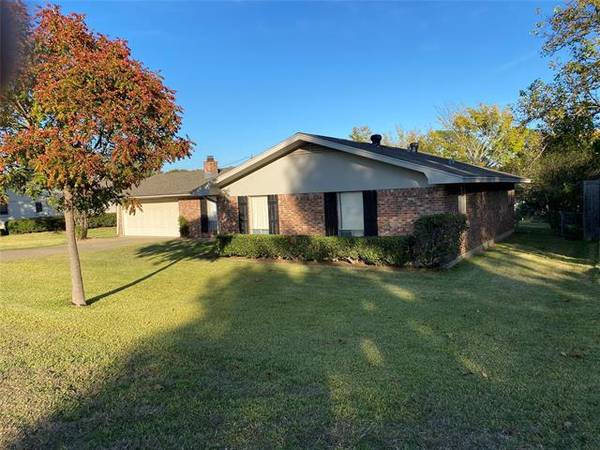 313 Woodlawn Drive, Keene, TX 76059