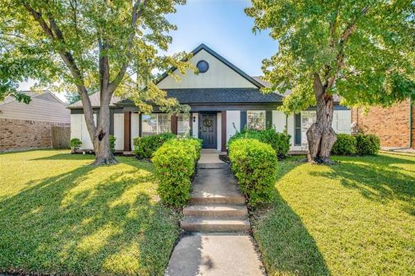 7518 Bayview Drive, Rowlett, TX 75088