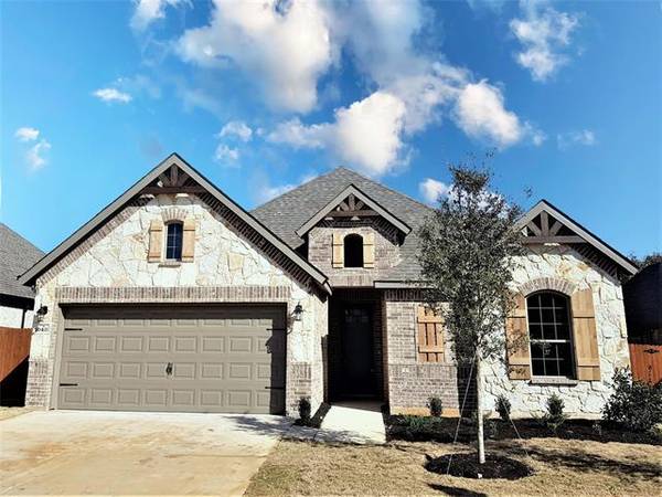 1040 Wildwood Drive, Joshua, TX 76058