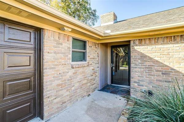 10104 Orlando Drive, Benbrook, TX 76126