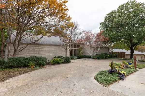 Dallas, TX 75243,9014 Oakpath Lane