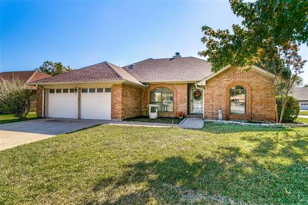 1025 Calloway Drive, Hurst, TX 76053