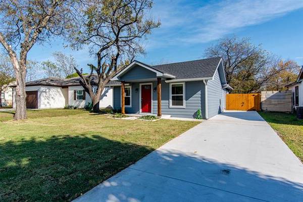 1126 Cambridge Street, River Oaks, TX 76114