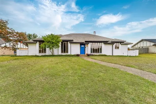 333 Creekwood Drive, Lancaster, TX 75146