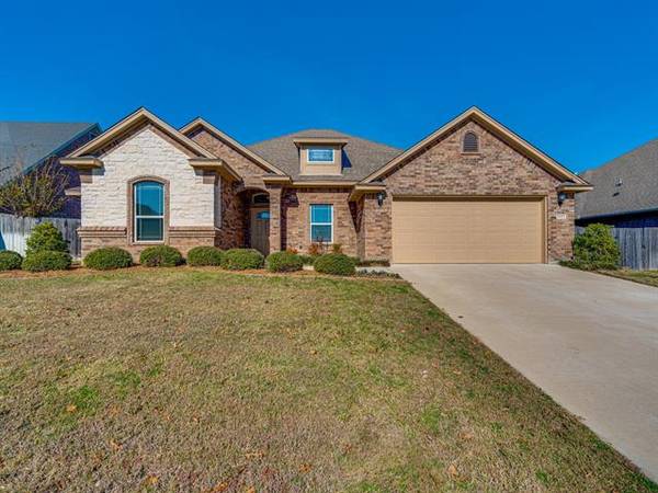 1612 Belle Plain Drive, Cleburne, TX 76033