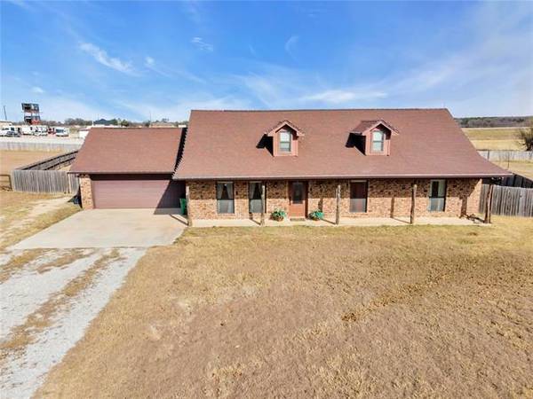 116 Deer Creek Drive, Alvord, TX 76225