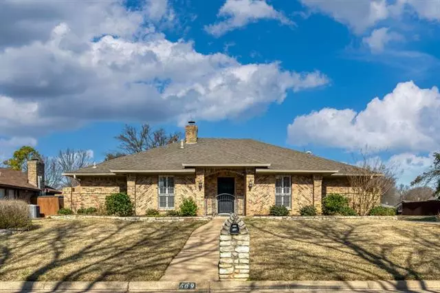 609 Hinsdale Drive, Arlington, TX 76006