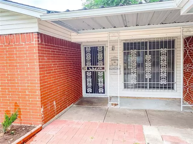 3712 S Jones Street, Fort Worth, TX 76110