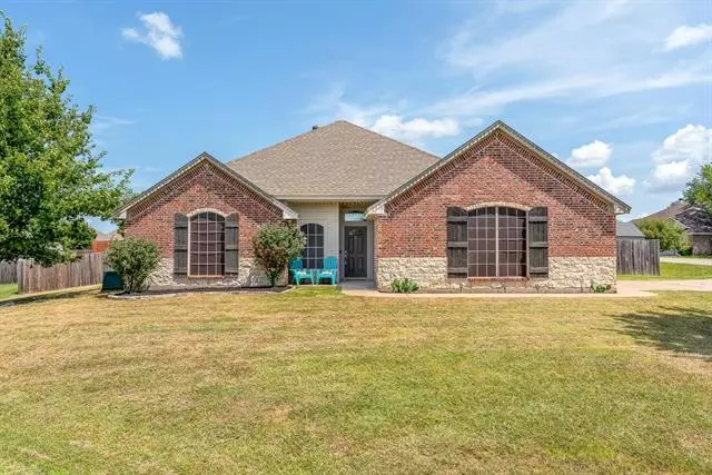 915 Winding Road, Granbury, TX 76049