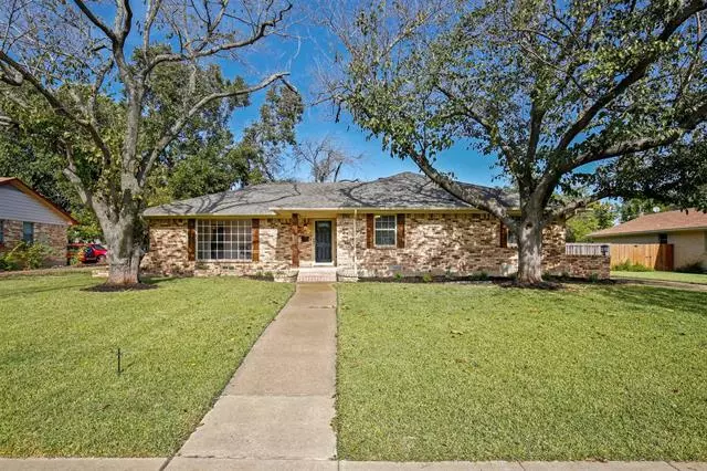 813 Kingsbridge Drive, Garland, TX 75040