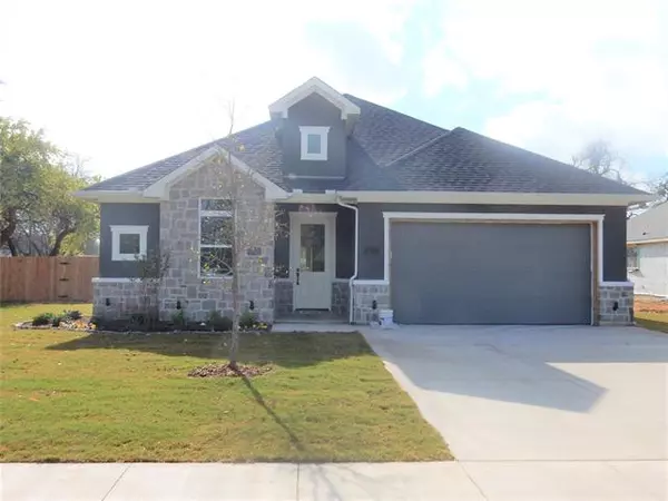 216 Lakeview Circle, Pilot Point, TX 76258