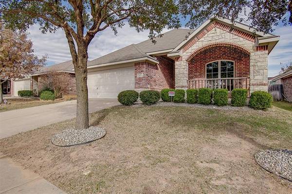 1216 Cottonwood Drive, Crowley, TX 76036