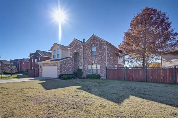 1910 Walnut Hills Lane, Mansfield, TX 76063