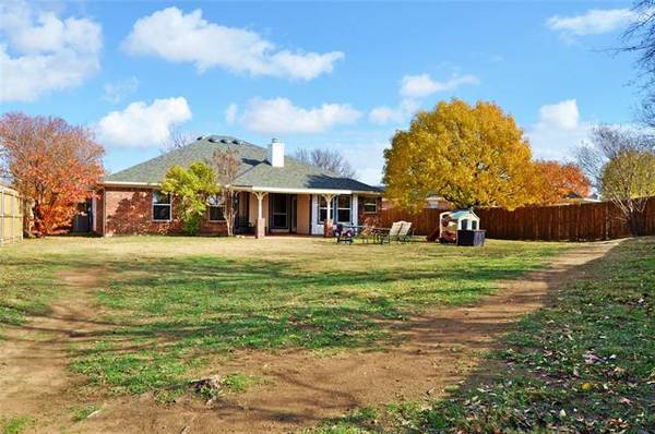 124 Adams Drive, Crowley, TX 76036