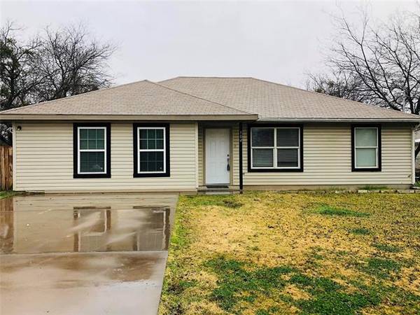 104 E 7th Street, Tolar, TX 76476