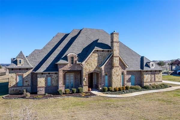 240 Bearclaw Circle, Aledo, TX 76008