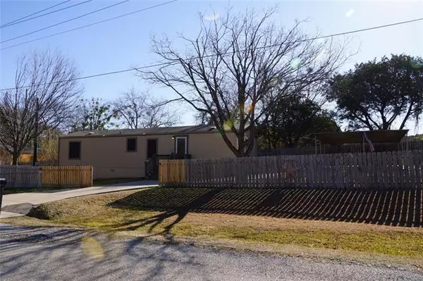 Granbury, TX 76048,821 Pawnee Trail