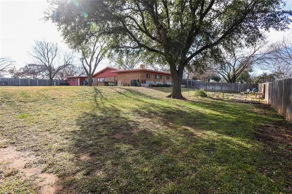 1011 Rolling Hills Drive S, Graham, TX 76450