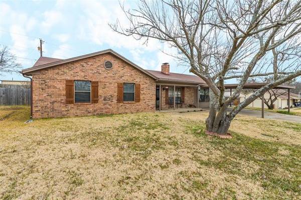 205 W Sherman Street, Bells, TX 75414