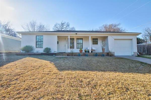 2804 Raton Drive, Fort Worth, TX 76116