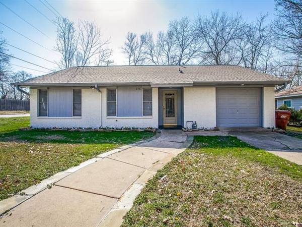 216 E Santa Fe Street, Farmersville, TX 75442